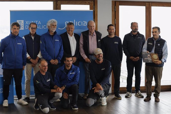 El "Bribon", con el Rey Juan Carlos, vencedor del Trofeo Turismo de Galicia