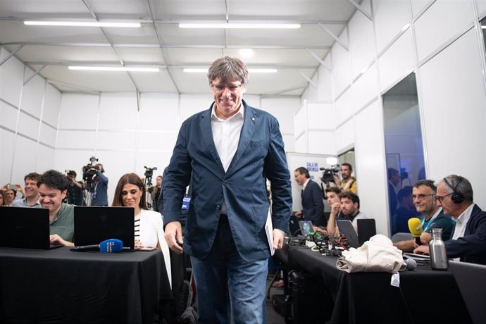 Archivo - El candidato de Junts a la Generalitat de Catalunya, Carles Puigdemont, llega a una rueda de prensa para valorar los resultados de las elecciones catalanas, a 13 de mayo de 2024, en Argelès (Francia)