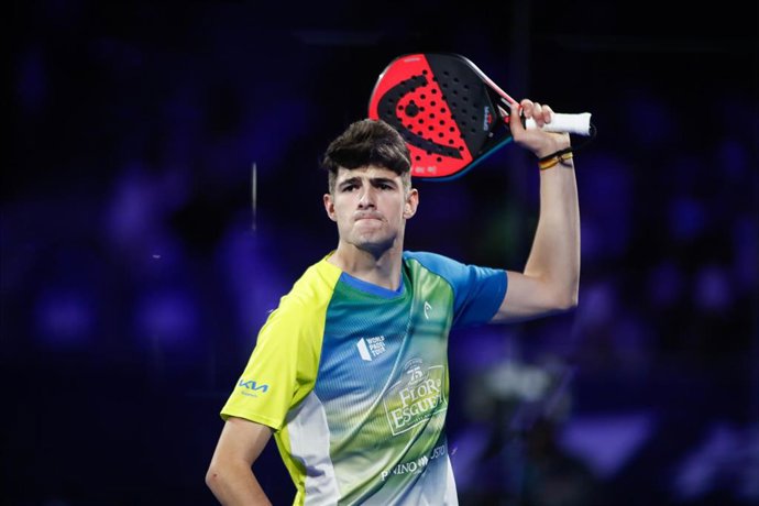 Archivo - Arturo Coello celebrates during the World Padel Tour Madrid 2021, Semifinal match played at Wanda Metropolitano pavilion on April 10, 2021 in Madrid, Spain.