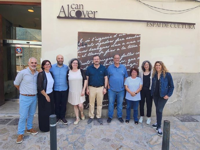 Representantes de la Federació Llull reunidos en Can Alcover.