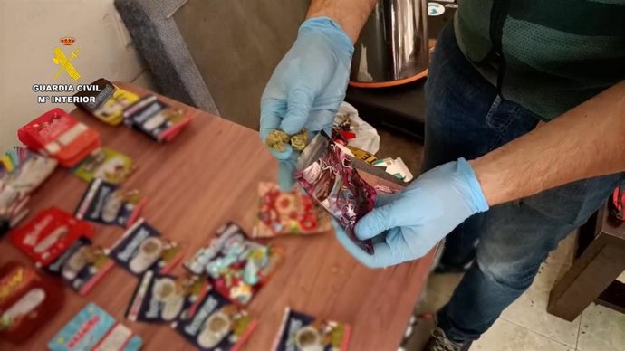 Diez detenidos y dos investigados por vender droga mezclada con medicamentos por un canal de chat