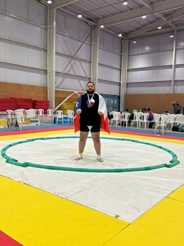 Felipe Castillo fue invitado por la Federación Chilena de Sumo para participar en la disciplina. 