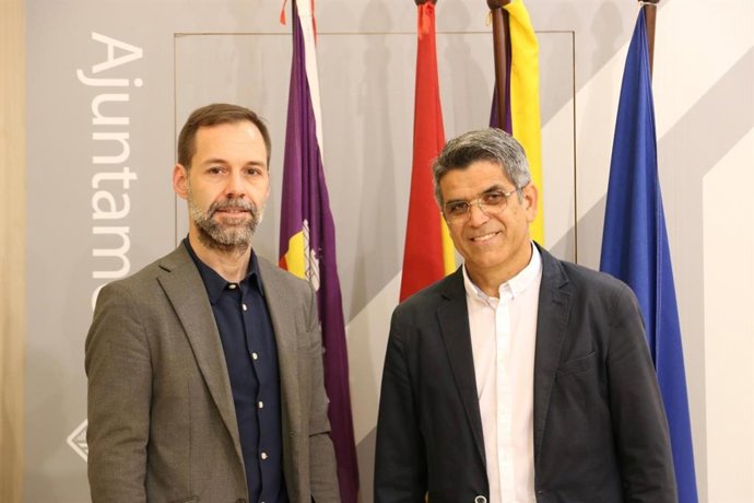El portavoz municipal de PSOE-PSIB en el Ayuntamiento de Palma, Francisco Ducrós, junto al regidor socialista Daniel Oliveira.