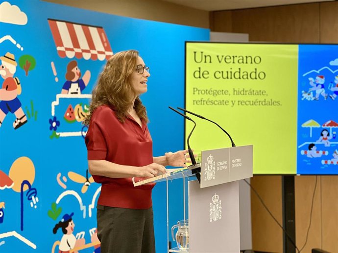 La ministra de Sanidad, Mónica García, durante la rueda de prensa de presentación de la campaña 'Un verano de cuidado'. 17/06/2024