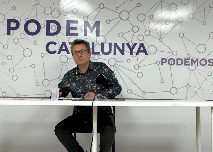 El portavoz de Podem Catalunya, Andrés Medrano, en una rueda de prensa