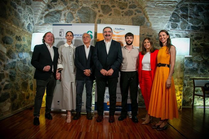El consejero de Sanidad, Jesús Fernández Sanz, firma un convenio de colaboración con la Fundación Aladina, para el proyecto de Humanización del Área de Pediatría del Hospital Universitario de Toledo.