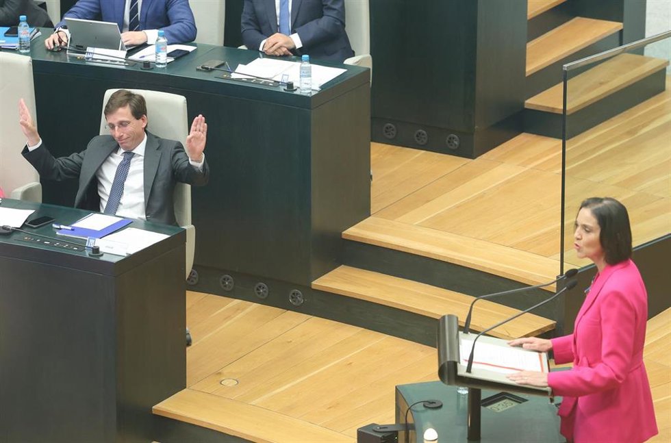 Archivo - El alcalde de Madrid, José Luis Martinez-Almeida, durante la intervención de la portavoz del PSOE en el Ayuntamiento de Madrid, Reyes Maroto, en una sesión ordinaria del Pleno del Ayuntamiento 