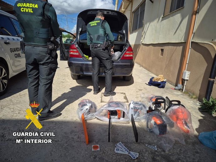 Sorprendidas en La Bureba (Burgos) dos personas con motosierras falsificadas.