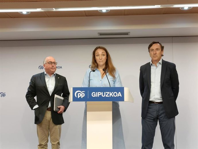 Barrio, Muriel y Hernando en San Sebastián