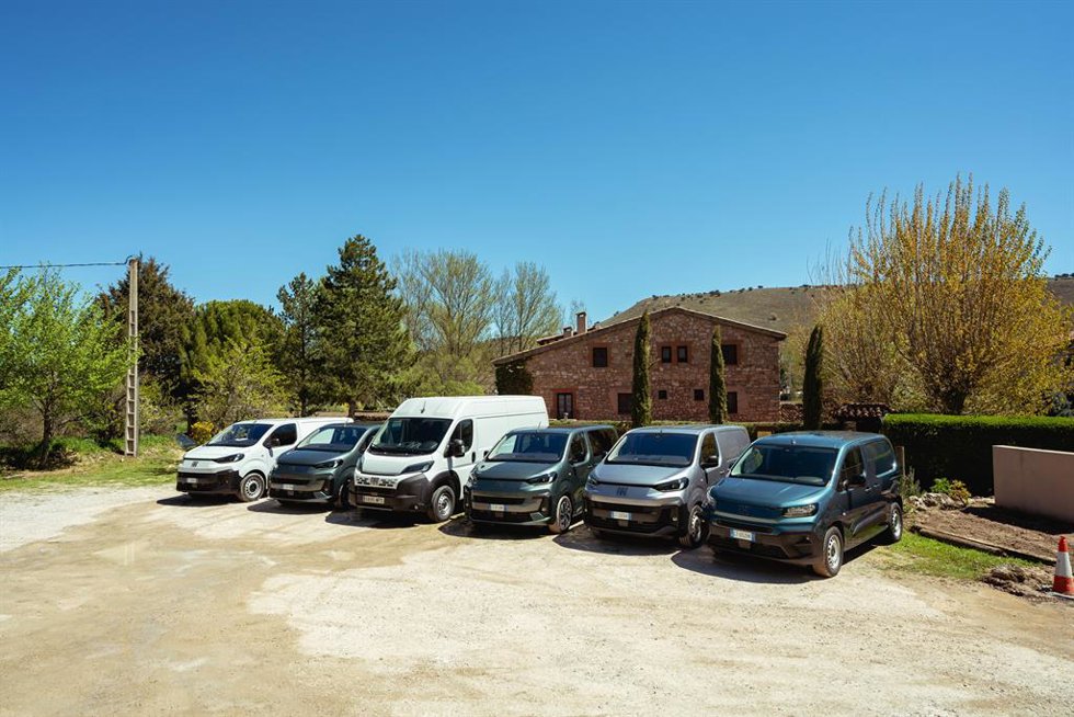Archivo - Fiat Professional renueva su gama de vehículos comerciales con versiones eléctricas desde 19.210 euros.