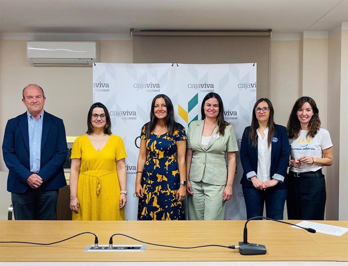Gerente de Asistencia Sanitaria, Luis Gómez; responsable de Comunicación del Hospital, Inés de Francisco; directora de Fundación Caja Rural, Beatriz Serrano; directora general de Fundación Diversión, María Parra, y la musicoterapeuta Aránzazu Benítez.