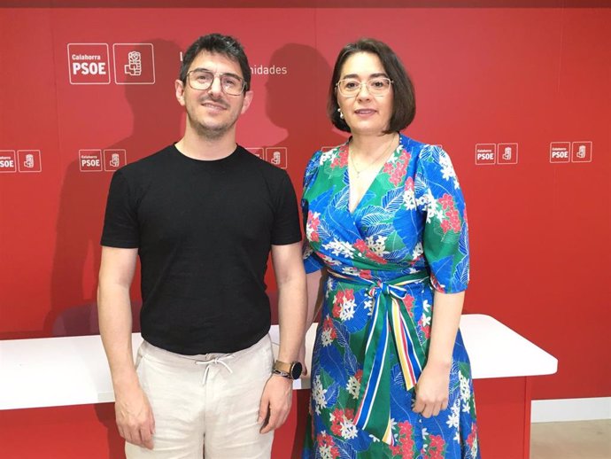 Los concejales del PSOE, Esteban Martínez y Elisa Garrido, en comparecencia de prensa