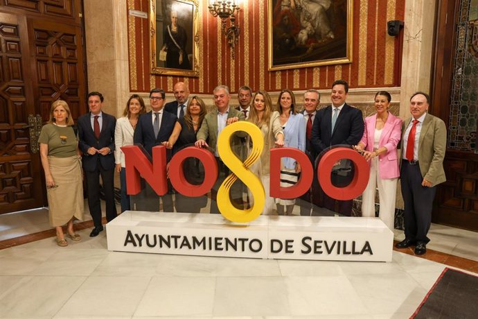 El Gobierno local antes de la rueda de prensa de balance del primer año.