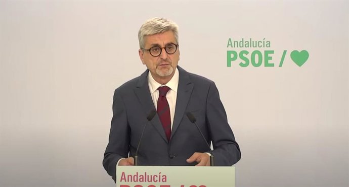 El portavoz adjunto del PSOE-A, Josele Aguilar, en rueda de prensa.