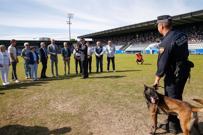 Exhibicción del trabajo de unidades caninas de Policía Nacional, Guardia Civil y Policía Local en 'El Malecón'