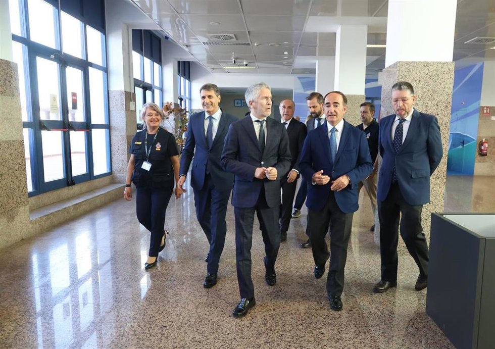 El ministro de Interior, Fernando Grande-Marlaska, en el puerto de Algeciras con motivo del dispositivo de la OPE.