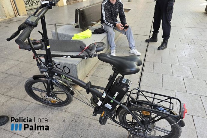 Bicicleta recuperada por los agentes.