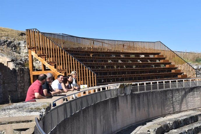 El graderío del Parque Arqueológico de Segóbriga suma 120 nuevas plazas