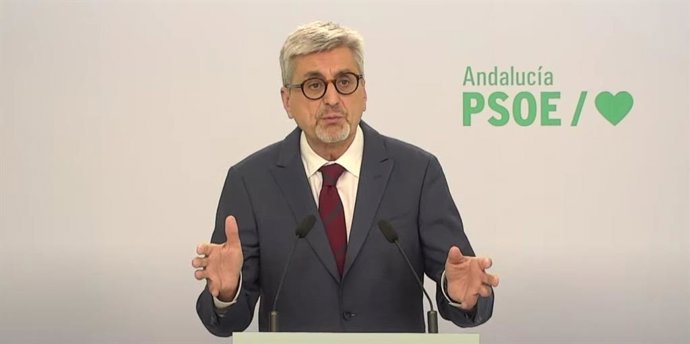 El portavoz adjunto del PSOE-A, Josele Aguilar, en rueda de prensa.