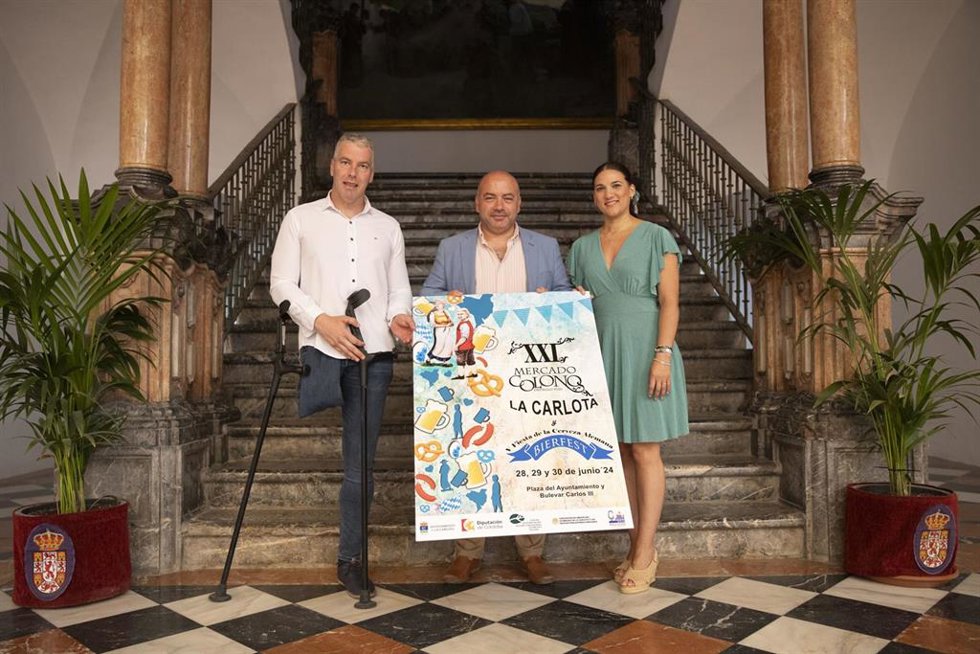Duque (centro) y Granados en la presentación del XXI Mercado Colono y V Fiesta de la Cerveza Alemana de La Carlota.
