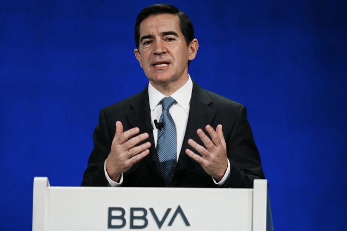 Archivo - El presidente de BBVA, Carlos Torres Vila, durante una Junta General de Accionistas del BBVA, en el Palacio de Euskalduna de Bilbao, a 15 de marzo de 2024, en Bilbao, Vizcaya, País Vasco (España). BBVA ha celebrado hoy su junta de accionistas, d