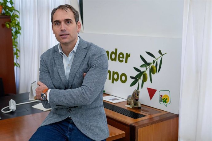 Archivo - El coordinador general de IU Andalucía y diputado de Sumar por Málaga, Toni Valero, en una imagen de archivo. 