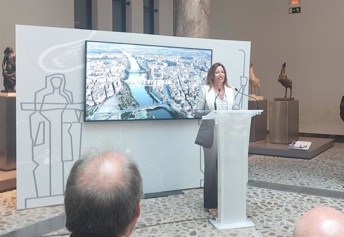 La alcaldesa de Zaragoza, Natalia Chueca, en el acto en el que ha hecho balance de su primer año en el Gobierno municipal.