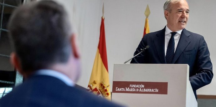 El presidente del Gobierno de Aragón, Jorge Azcón, en Albarracín.