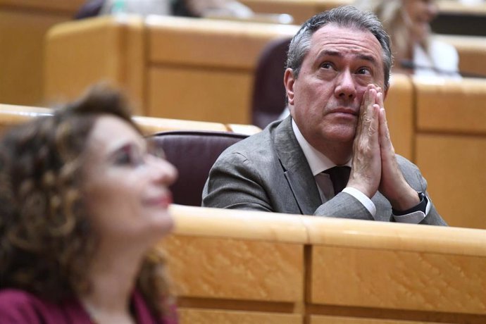 El senador del PSOE, Juan Espadas, durante una sesión de control al Gobierno, en el Senado, a 11 de junio de 2024, en Madrid (España). (Foto de archivo).