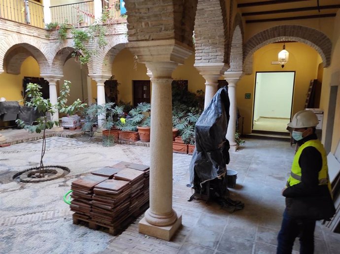 Archivo - Patio central de la sede de la Filmoteca de Andalucía en Córdoba durante las obras.