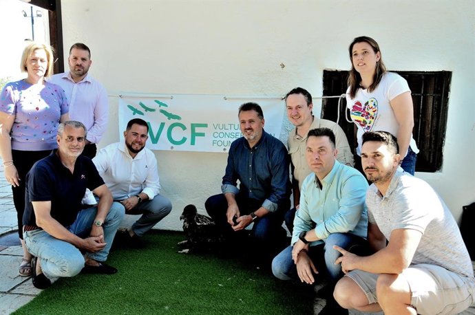 Acto de sensibilización en Dílar (Granada) sobre la reintroducción del quebrantahuesos.