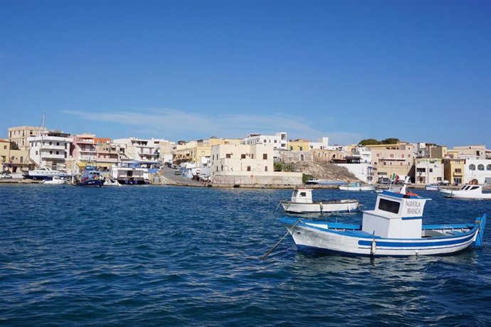 Archivo - Isla italiana de Lampedusa