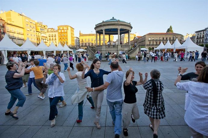 Archivo - Vuelven los bailables de txistu y gaita a la Plaza del Castillo los martes y jueves a partir del 20 de agosto