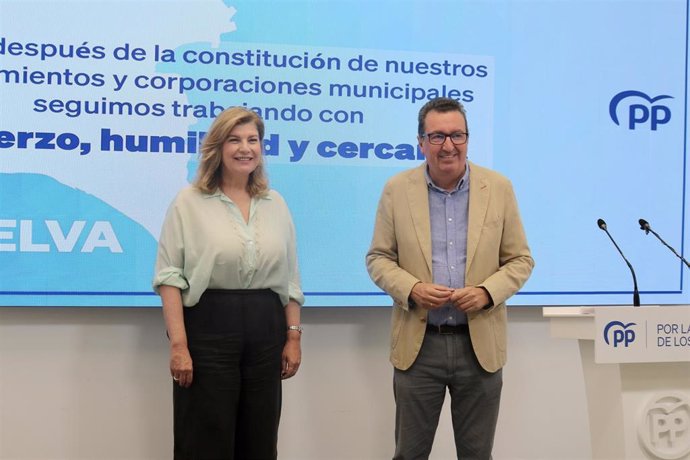 El presidente del PP de Huelva, Manuel Andrés González, y la secretaria general, Berta Centeno.