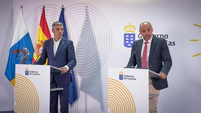 El consejero de Agricultura, Ganadería, Pesca y Soberanía Alimentaria del Gobierno de Canarias, Narvay Quintero, y el portavoz del Gobierno, Alfonso Cabello