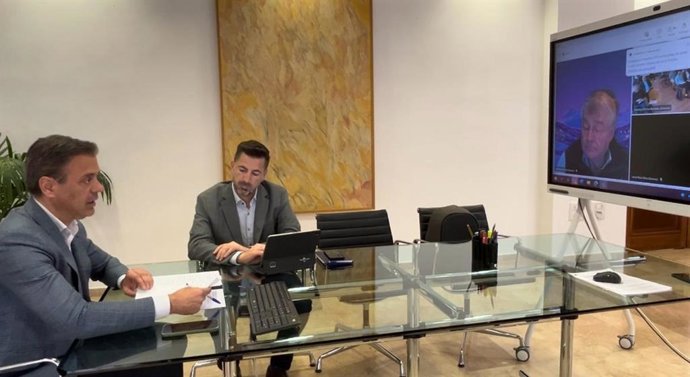 El consejero de Presidencia, Portavocía y Acción Exterior, Marcos Ortuño, durante la reunión