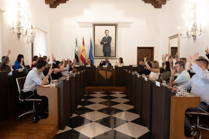Pleno de la Diputación de Cáceres para aprobar el plan de inversiones extraordinadio