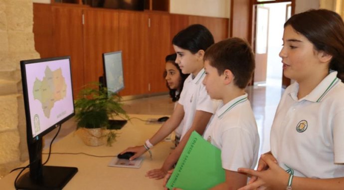 Alumnos del Colegio Sagrada Familia Pureza de María de Granada.