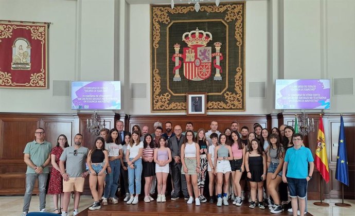 Entrega de los premios de los concursos escolares.