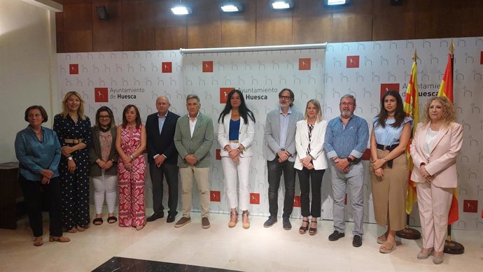 Equipo de gobierno del Ayuntamiento de Huesca, encabezado por la alcaldesa, Lorena Orduna.