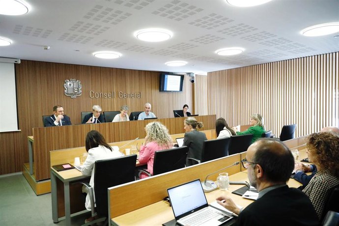 Un instante de la comparecencia del ministro de Educación de Andorra, Ladislau Baró.