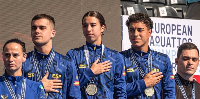 El equipo español mixto de saltos, formado por Valeria Antolino, Carlos Camacho y Juan Pablo Cortés