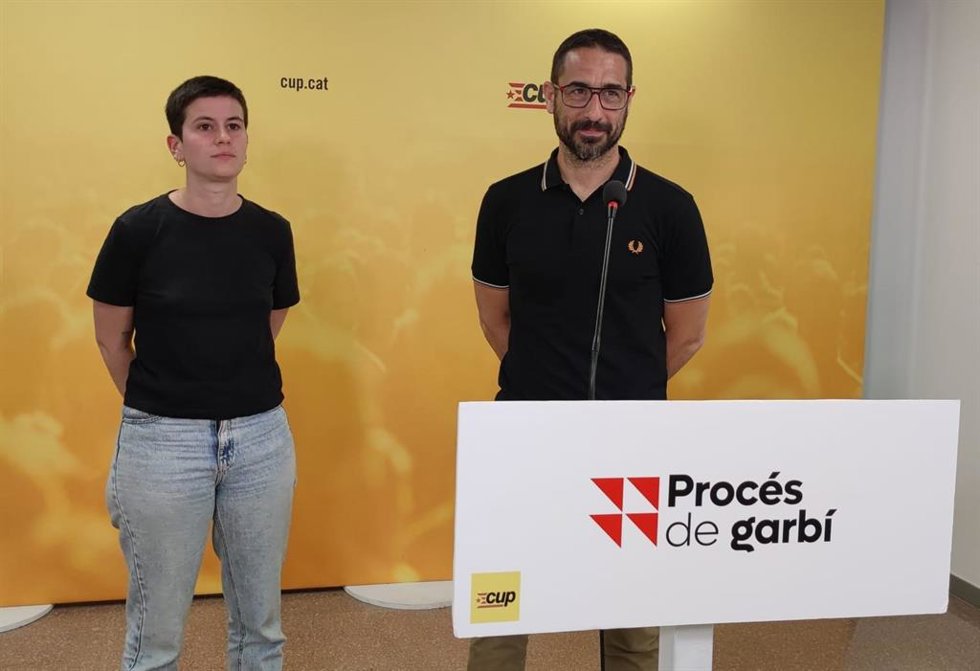 Los representantes del grupo motor del Procés de Garbí de la CUP Non Casadevall y Maria Gordillo