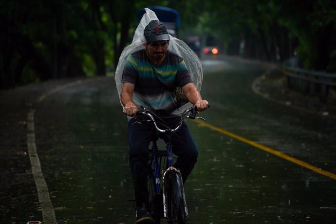 Archivo - Lluvias en El Salvador