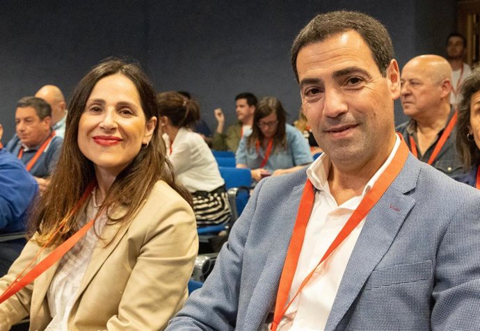 El candidato del PNV a Lehendakari, Imanol Pradales, y la presidenta del Parlamento vasco, Bakartxo Tejeria
