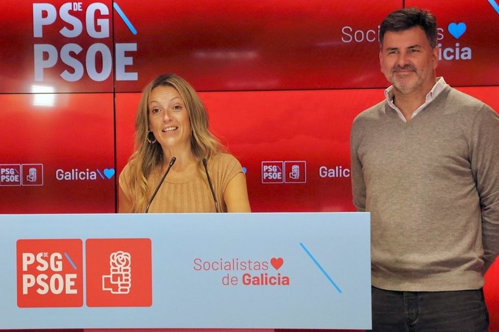 La secretaria adjunta de Organización del PSdeG, Ana Pena, junto al eurodiputado Nicolás González Casares