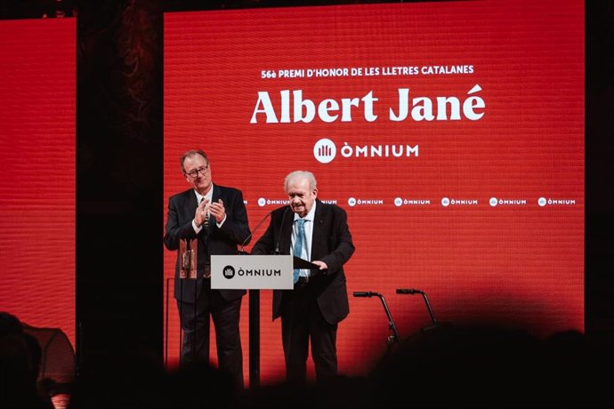 El lingüista y traductor Albert Jané recibe el Premi d'Honor de les Lletres Catalanes