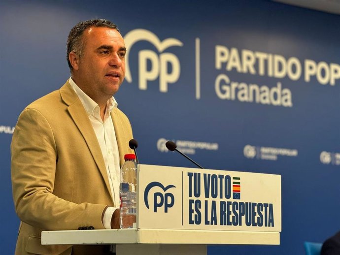 El presidente del Partido Popular de Granada, Francis Rodríguez, durante su intervención en la clausura de la Junta Directiva Provincial.