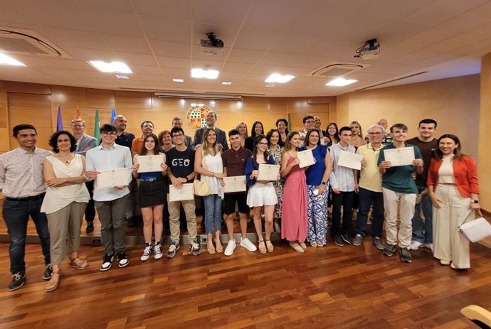 Foto de familia del alumnado premiado en las Olimpiadas.