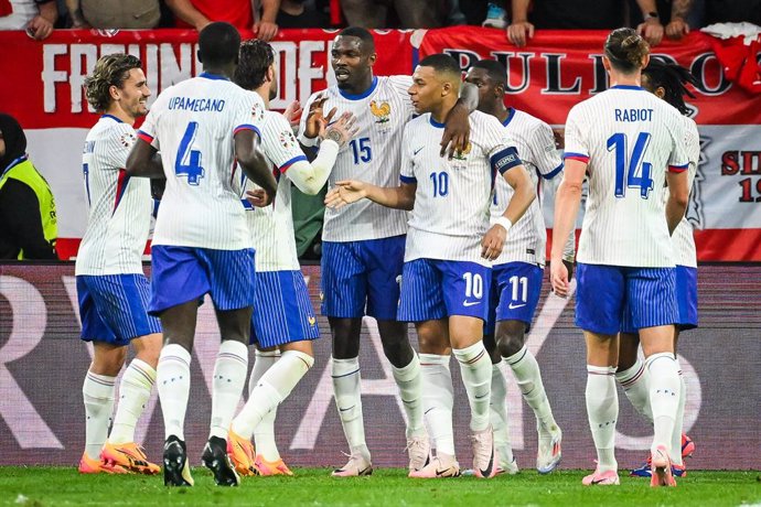 Kylian MBAPPE of France celebrate his goal with teammates during the UEFA Euro 2024, Group D, football match between Austria and France on June 17, 2024 at Merkur Spiel-Arena in Dusseldorf, Germany - Photo Matthieu Mirville / DPPI